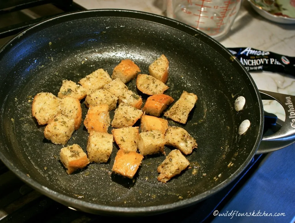 croutons in pan